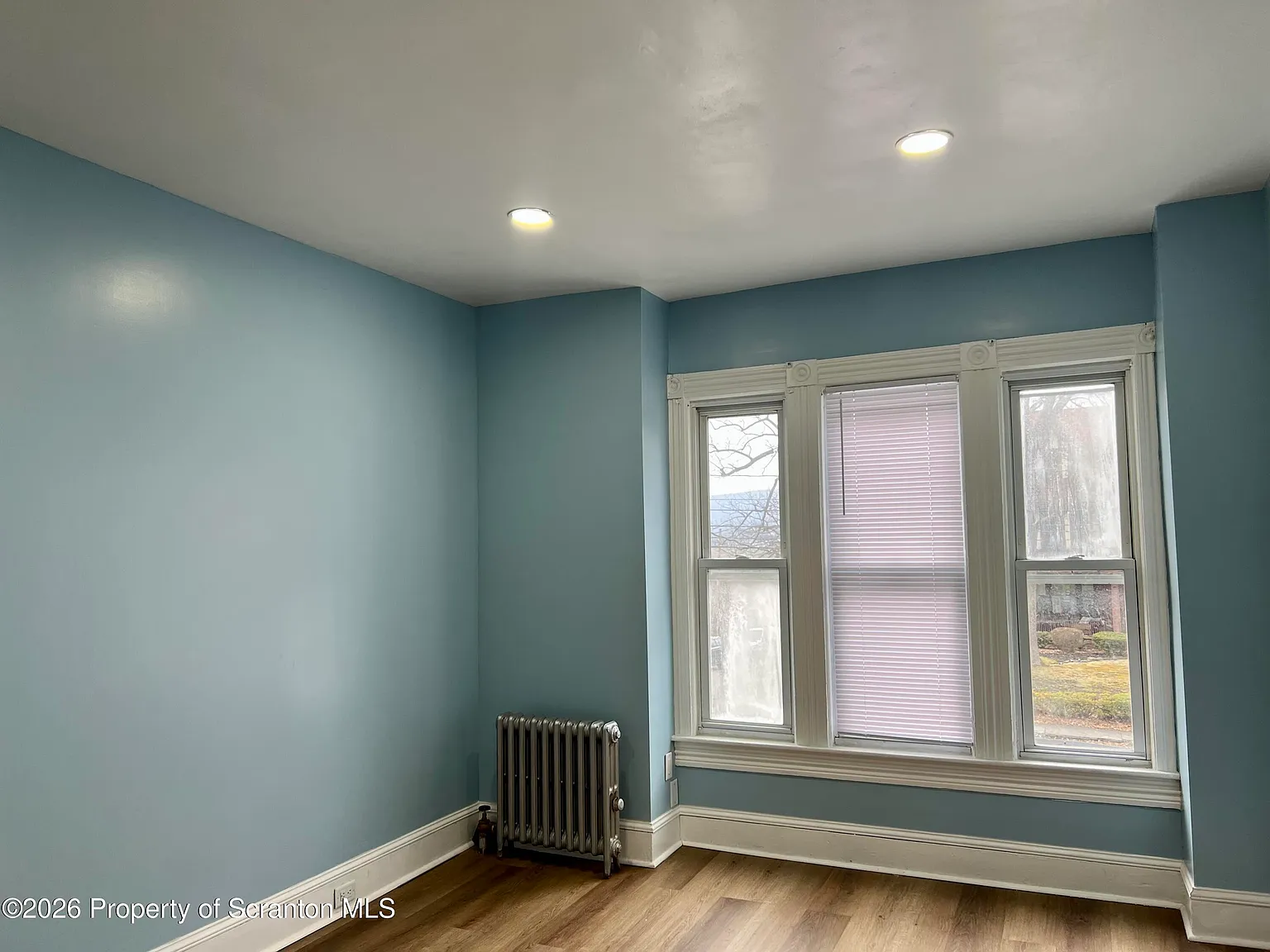 5 bed, 1.5 bath, 2500 sqft, $2,200 — Photo 4