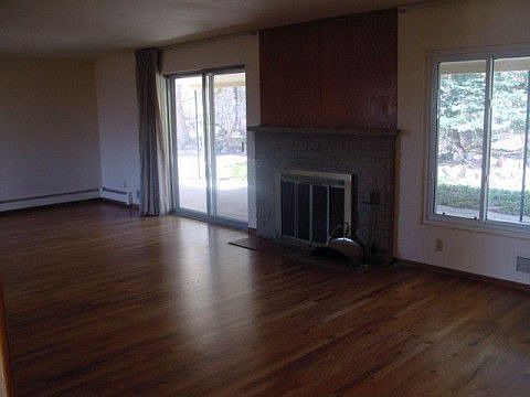 Large Living room with Access to yard