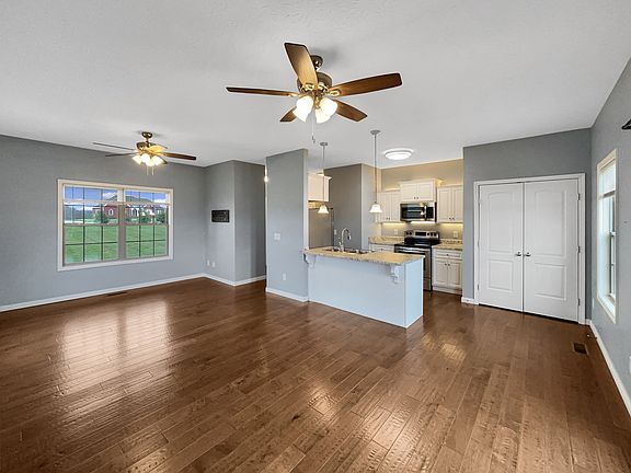 5th image of 374 Cook Rd