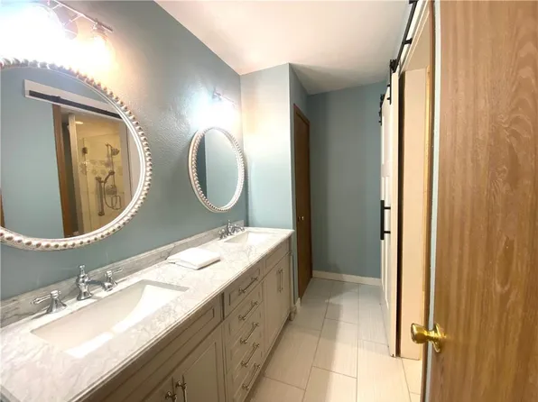 16615 E Gudgell Rd APT D, Independence, MO 64055