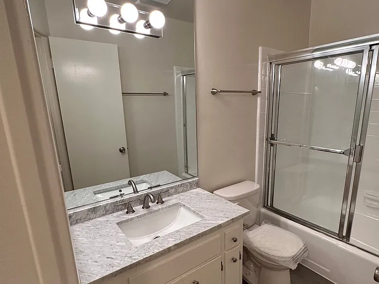 Beverly Park Towers — Photo 9