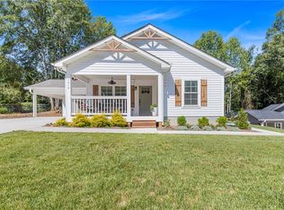 301 Shadybrook Dr #B, Walhalla, SC 29691