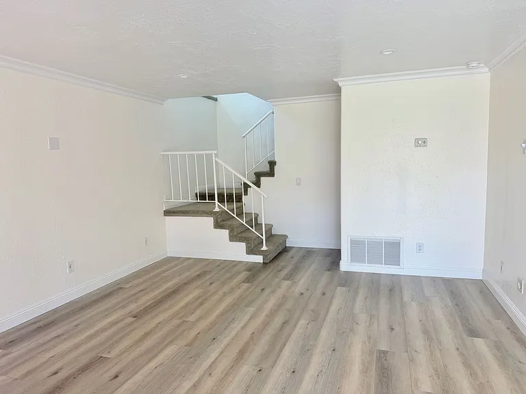 771 Iverson Point Way — Photo 3