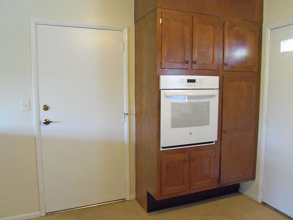 3rd image of 340 B Canterbury Court #B