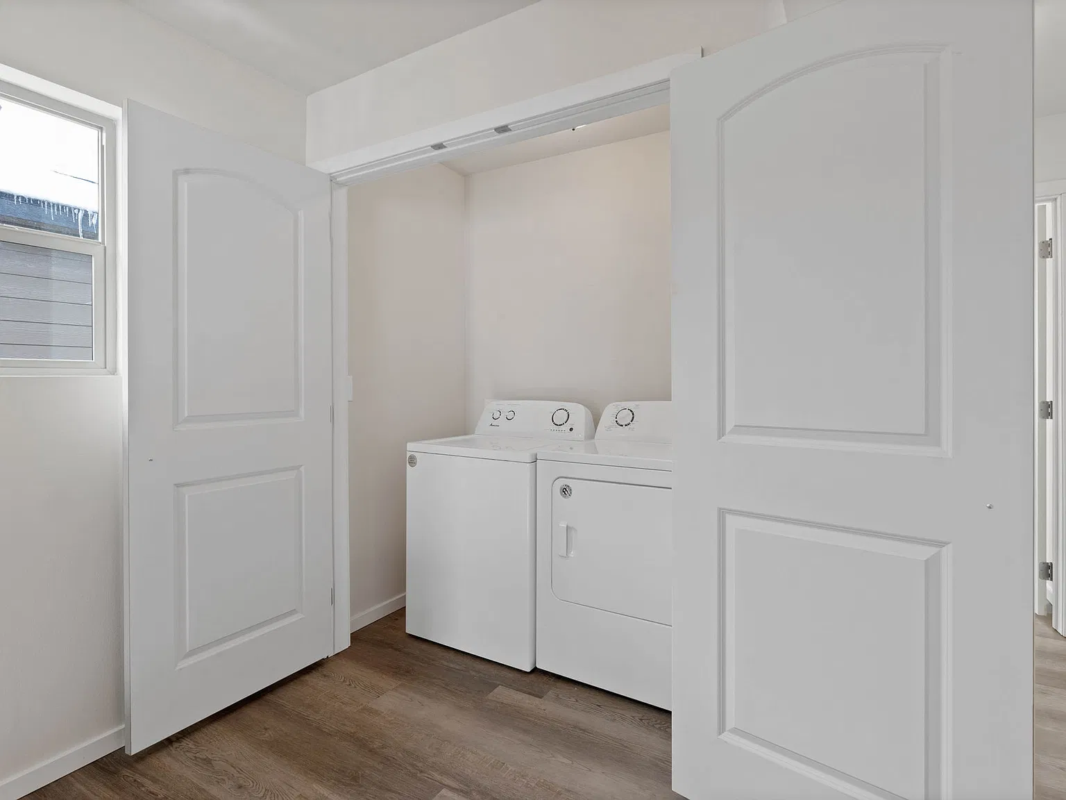 4 bed, 1404 sqft, $1,990 — Photo 4