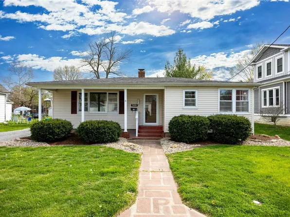 500 E Olive St, Staunton, IL 62088