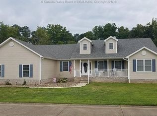 154 Pebble Creek Dr, Fraziers Bottom, WV 25082