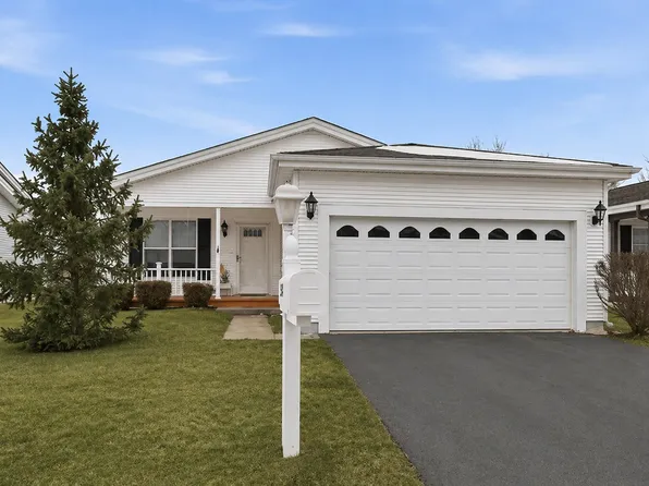 54 Rocking Horse Ln, Grayslake, IL 60030