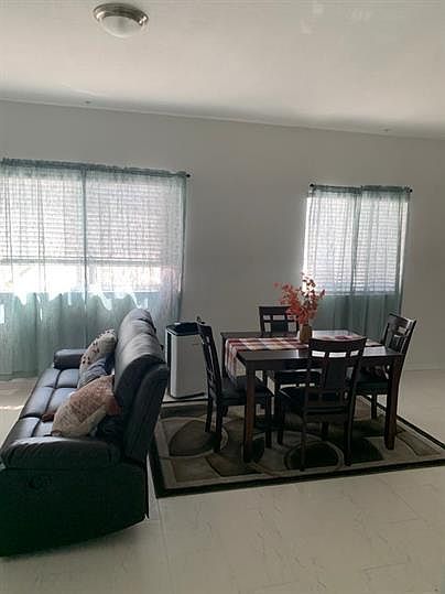 1st image of 405 E 7th St #10562267