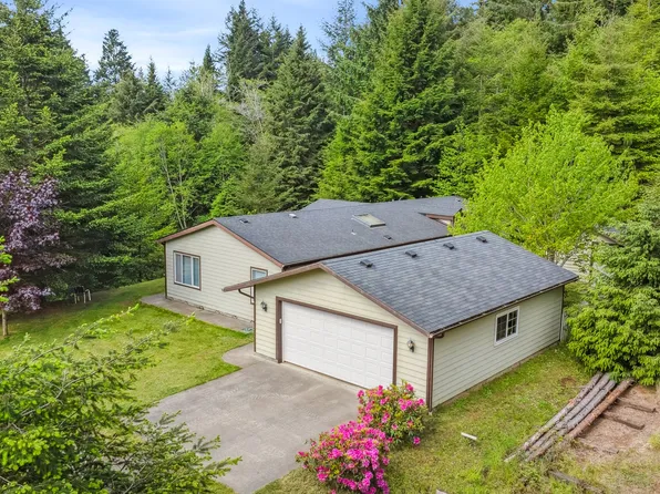 68226 Iris Rd, North Bend, OR 97459
