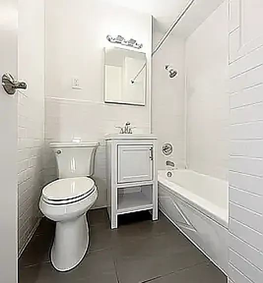 222 W 15th St #1D — Photo 8