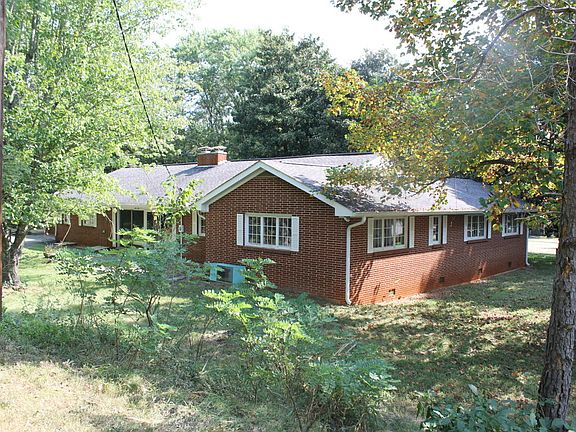 3rd image of 125 Tulip Ave