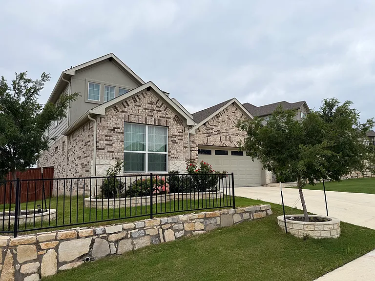 416 Barton Run Dr — Photo 2