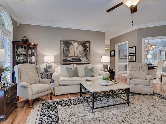 3rd image of 823 Park Chase Dr