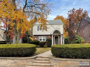 319 Highwood Ave, Leonia, NJ 07605