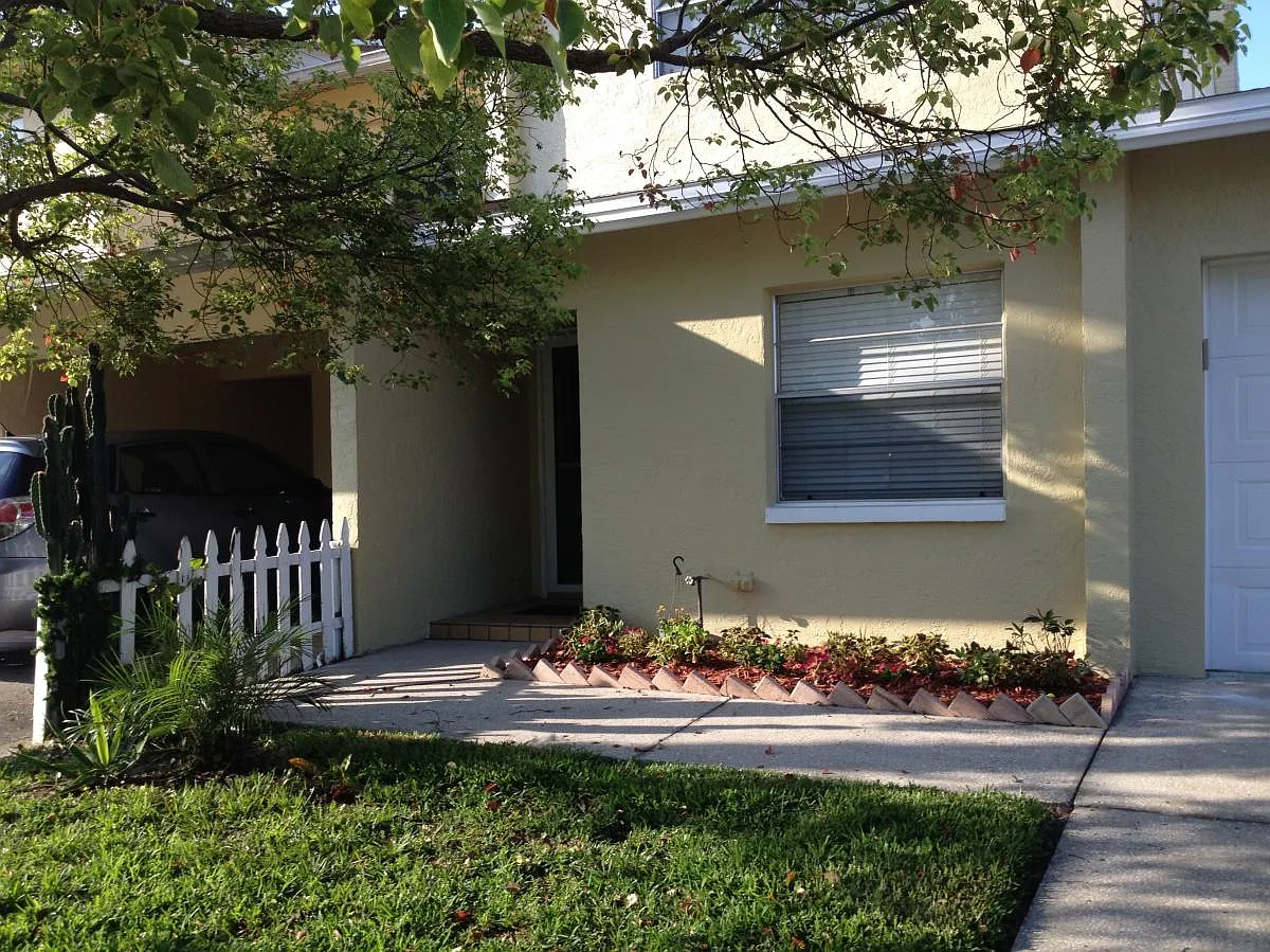 1707 Azalea Court — Photo 2