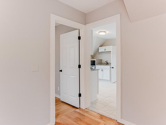 5th image of 3639 1st Ave S #2
