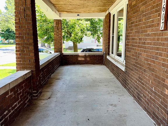 4th image of 1607 6th St