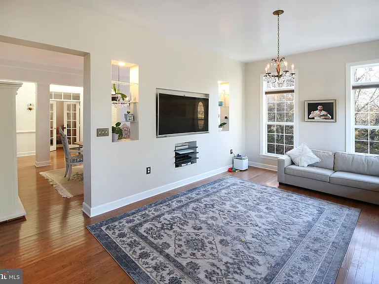 18400 Lanier Island Sq — Photo 4