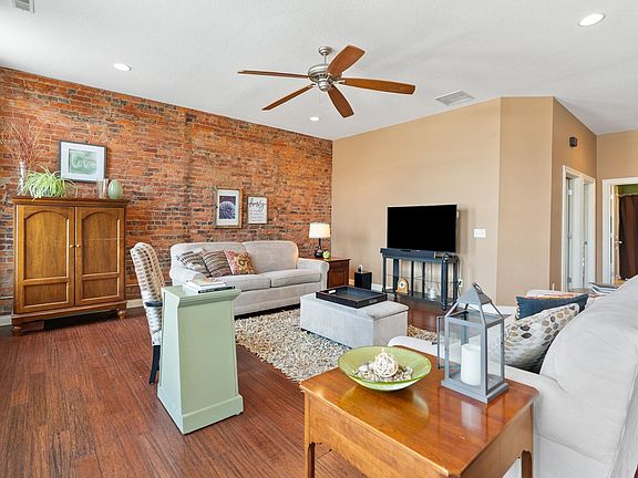 4th image of 1113 Broadway