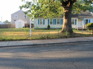 42 Hobart St, Springfield, MA 01104