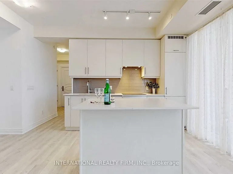 9085 Jane St #516 — Photo 17