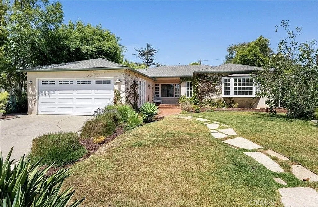 3 bed, 2364 sqft, $7,650 — Photo 2