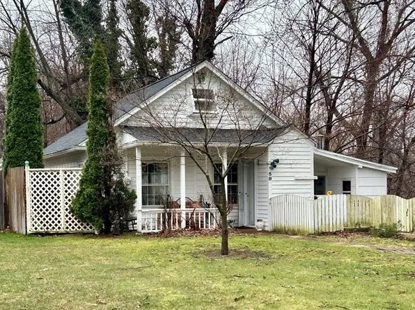 59 Burghardt St, Springfield, MA 01109
