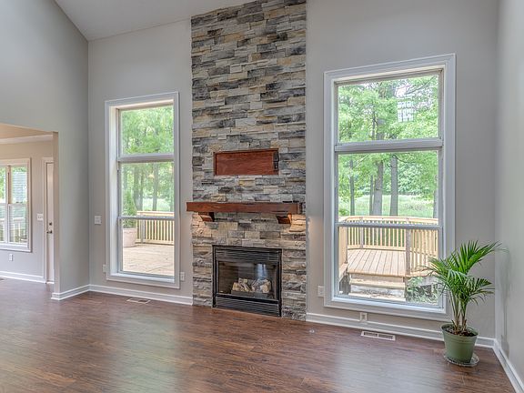 3rd image of 7032 Oak Tree Dr