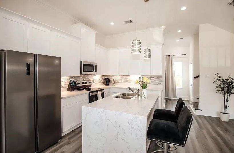 3 bed, 2.5 bath, $2,500 — Photo 3
