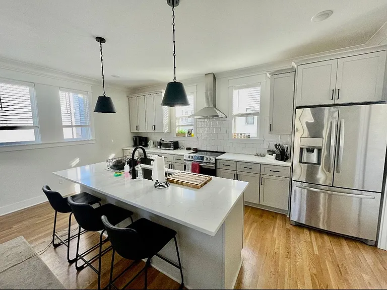 530 Edwin St #3 — Photo 2