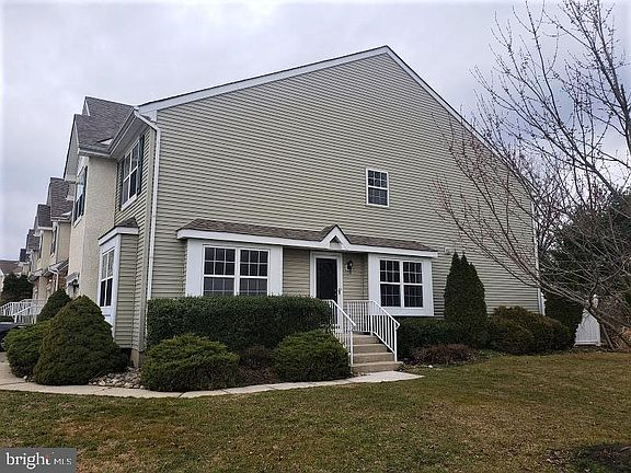 3rd image of 103 Hearthstone Ln