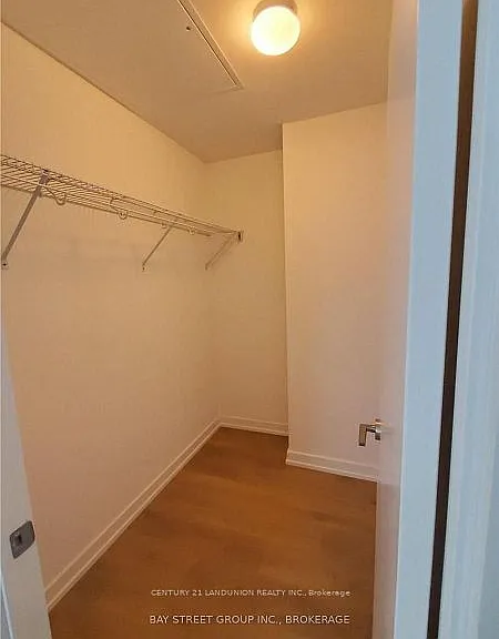 115 McMahon Dr #910 — Photo 11
