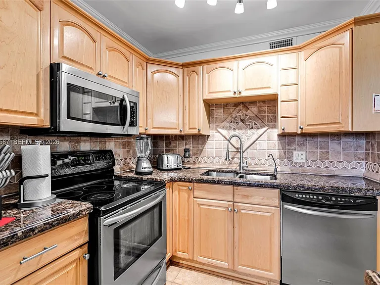 801 SW 133rd Ter #406K — Photo 7