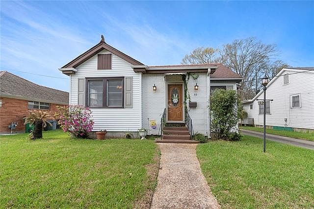 1st image of 32 Gelbke Dr