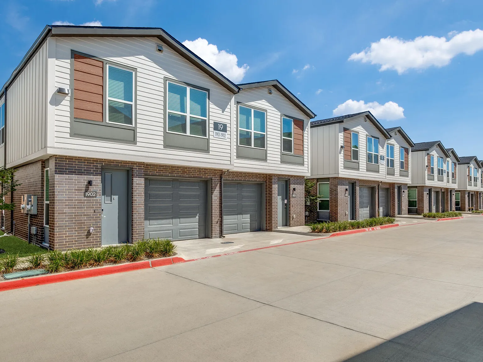 Eastlake Residences — Photo 1