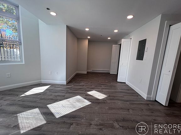 4th image of 196 Park Dr #C1