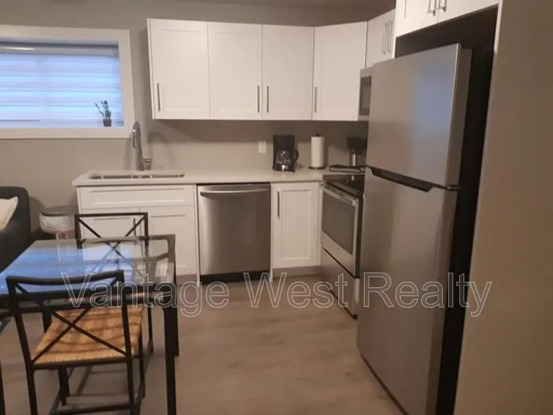 2 bed, 1.0 bath, $1,700 — Photo 2