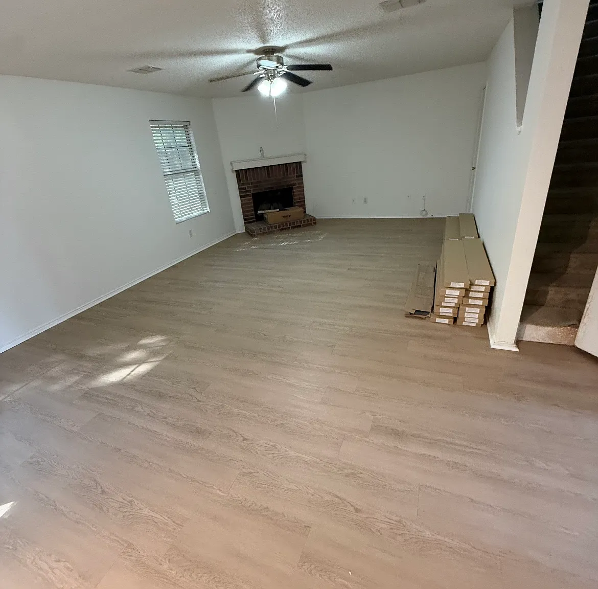 4 bed, 2.5 bath, 2763 sqft, $2,400 — Photo 2