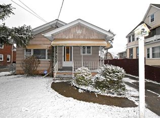 388 Pine Ridge Rd, Cheektowaga, NY 14225