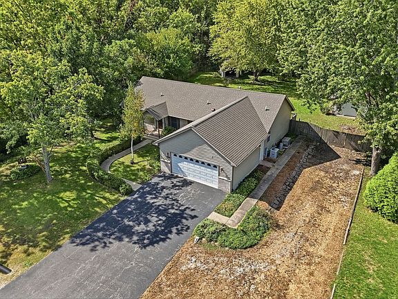 2nd image of 35630 Linden Ln