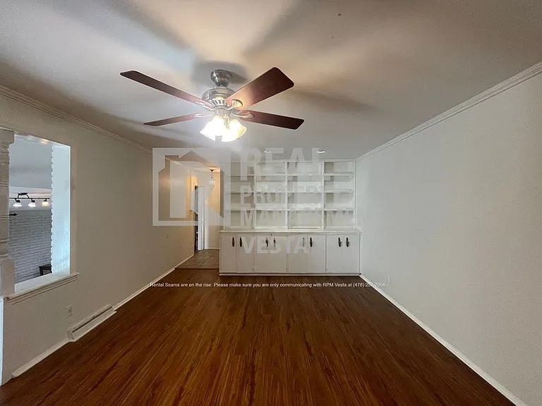240 Candler Dr — Photo 3
