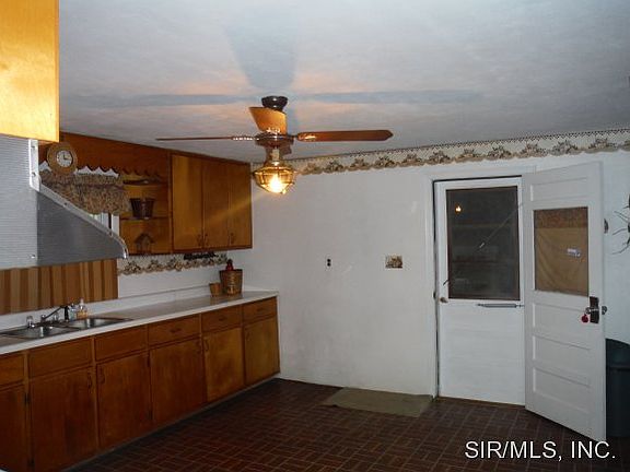 4th image of 3942 Harrington Ln