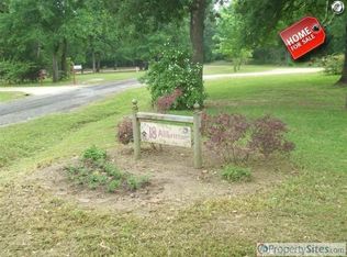 18 Allbritton Rd, Huntsville, TX 77320