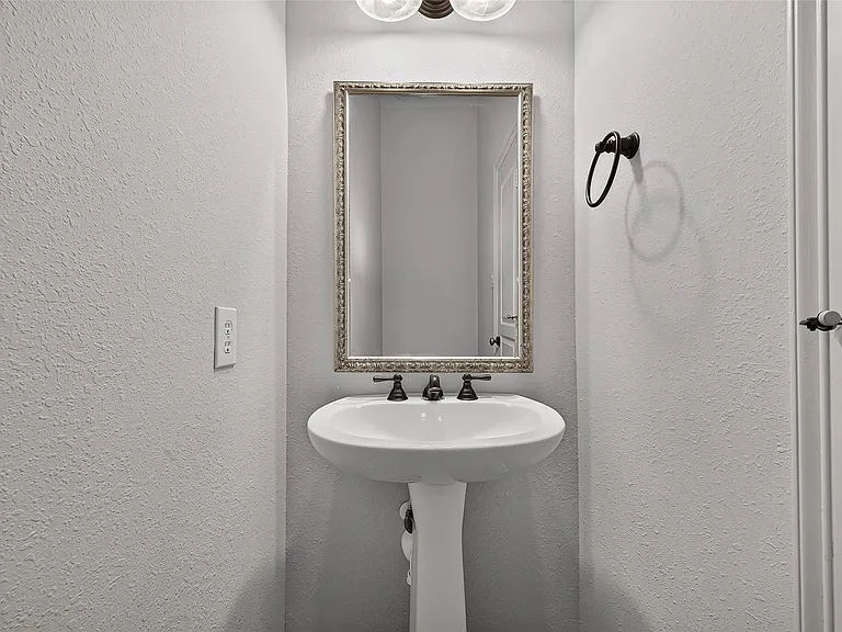 8602 Two Sisters Ct — Photo 17
