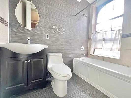 Bathroom, photo 1