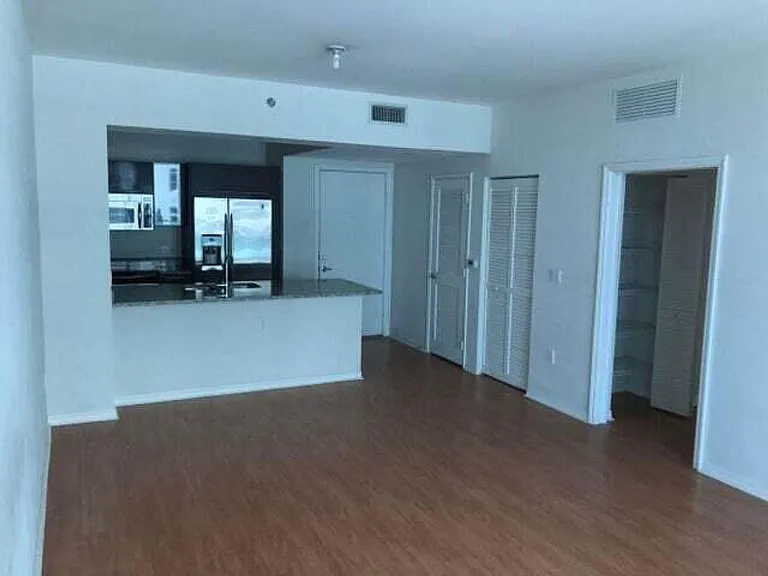 950 Brickell Bay Dr #CU-2802 — Photo 4