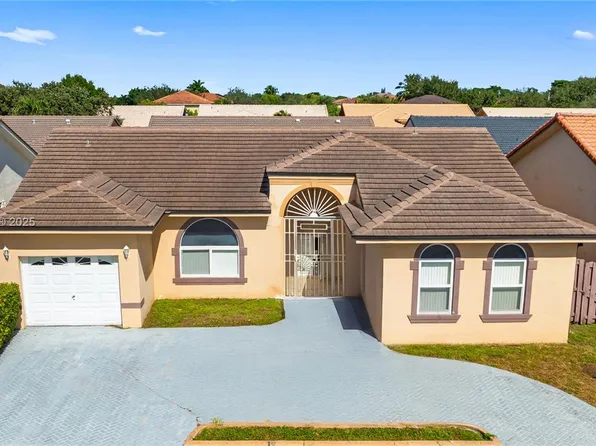 8761 NW 142nd St, Miami Lakes, FL 33018