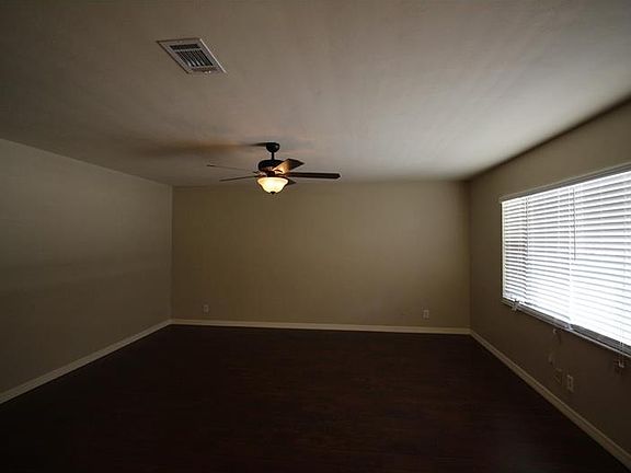 4th image of 1700 Oak St