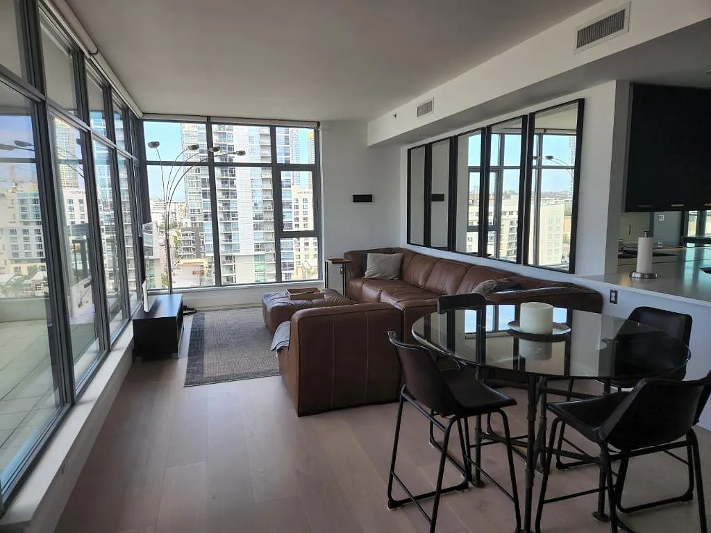 2 bed, 1013 sqft, $5,500 — Photo 2